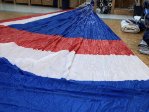 58m2 Spinnaker mit Fallschirm